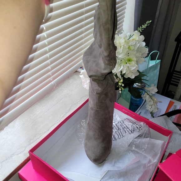 Boots - Picture 2 of 3